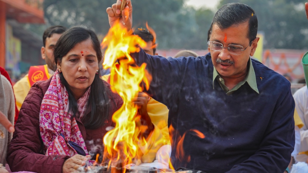 Arvind Kejriwal with wife Sunita Kejriwal